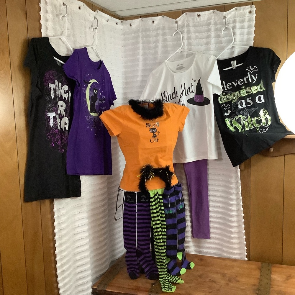 13 Pieces Women’s Halloween Tees/Socks/Leggings Bundle!